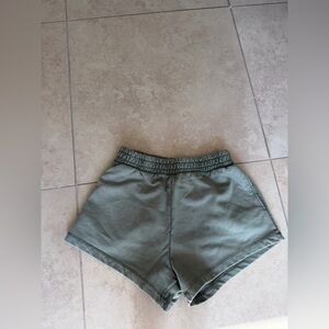 Daily Drills M/L Green Austin Pop Up Limited Edition Shorts. 💚⚡️